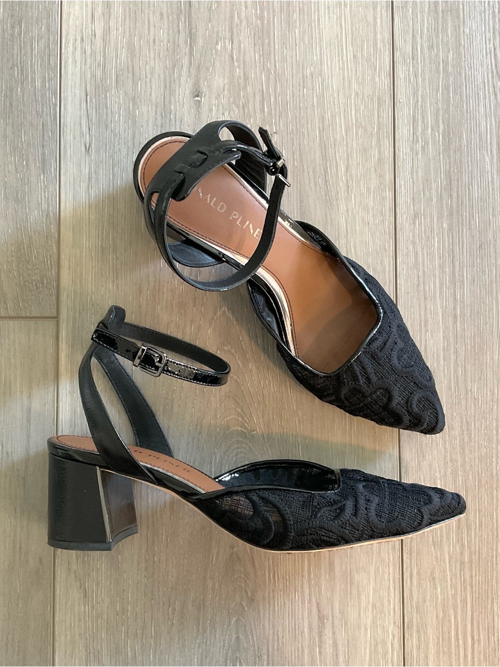 DONAL PLINER Salinassp Ankle Strap Pointed Toe Heeled Sandal in Black Size 7.5